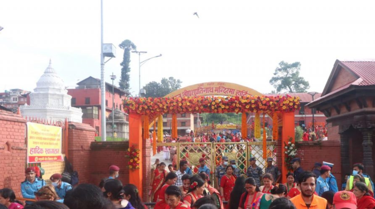 पशुपतिमा तीज मनाईदैँ (फोटोफिचर)