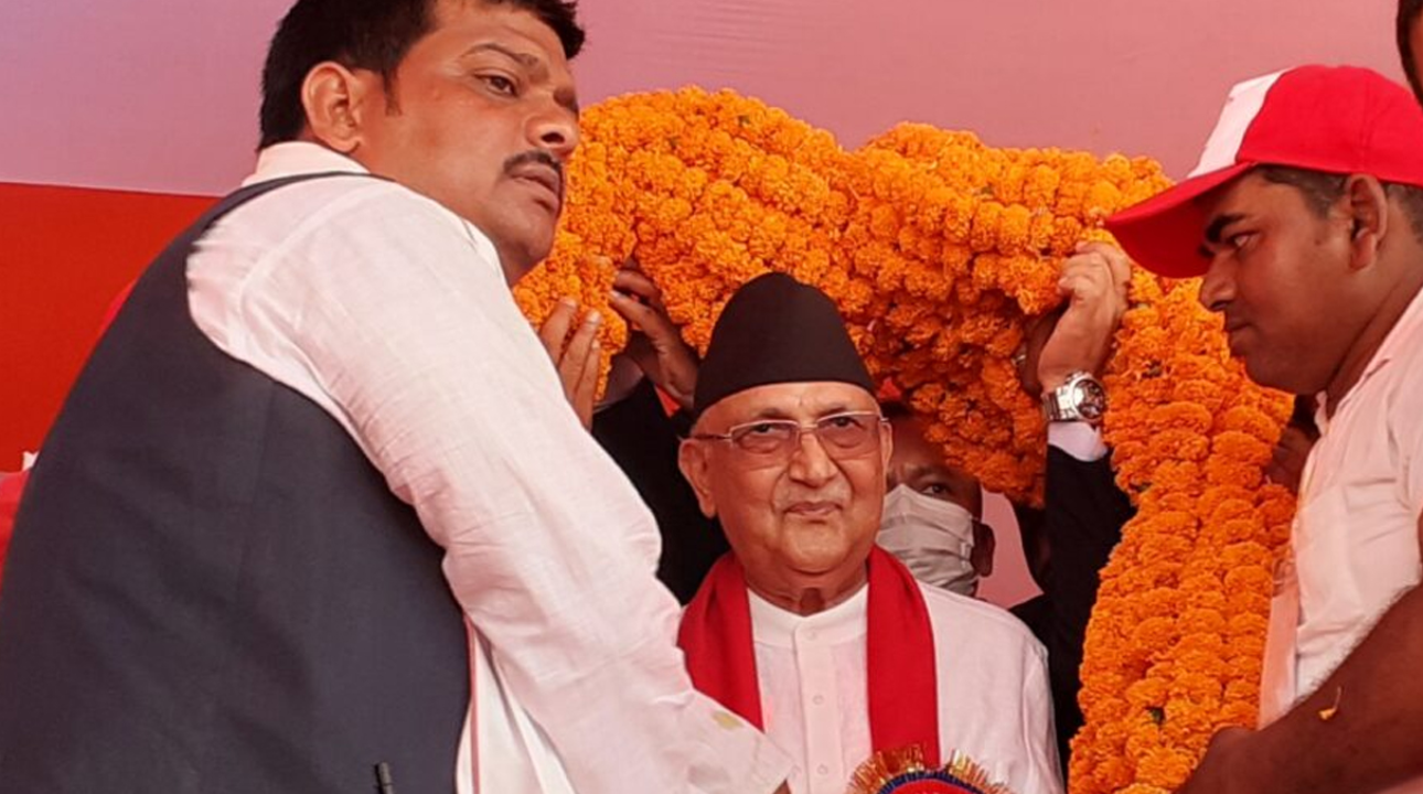 ओलीलाई  जनकपुरमा २०५ किलोको माला