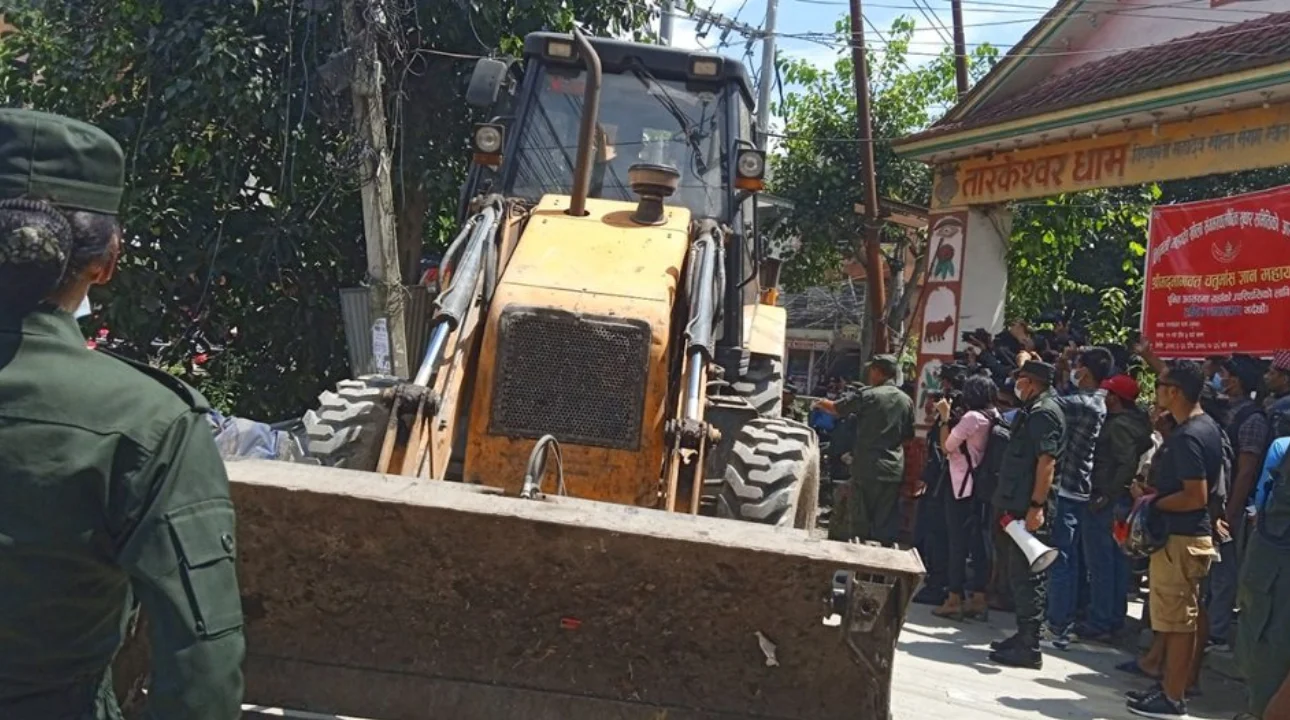 माछापोखरी क्षेत्रमा चल्यो महानगरको डोजर