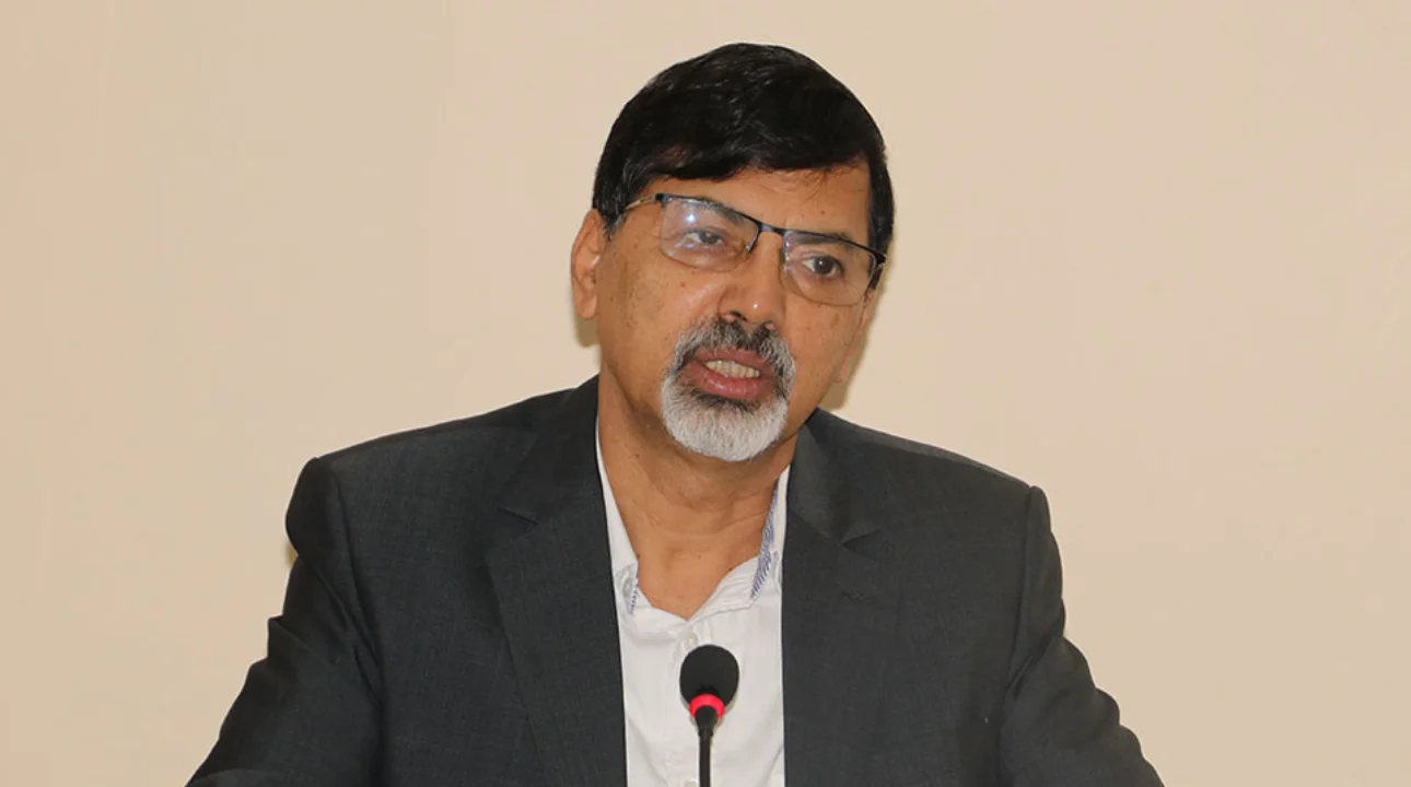 बैंकहरुले आफुखुसी व्याजदर बढाएको भन्दै  सम्बन्धित निकायसँग छलफलामा जुटे अर्थमन्त्री जनार्दन शर्मा