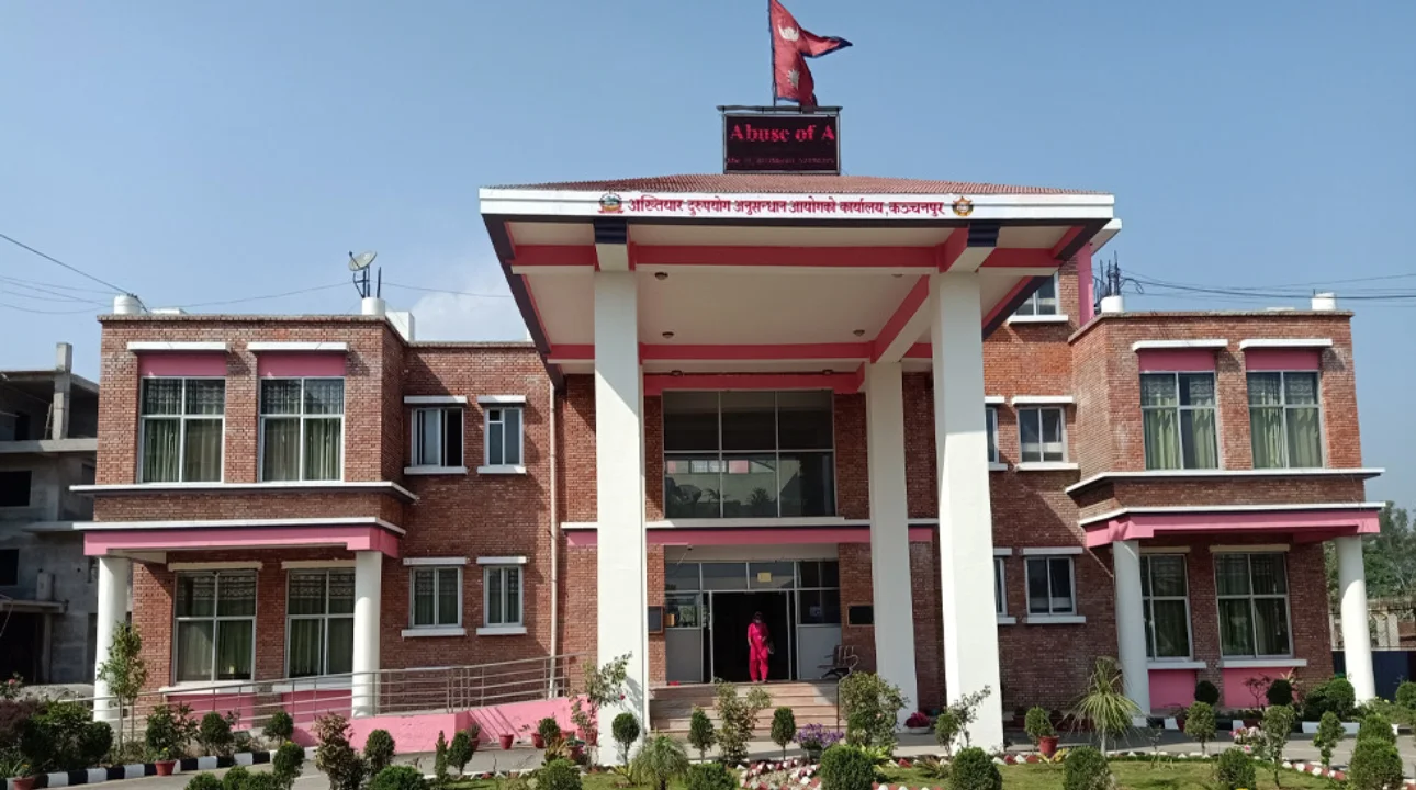 सुदूरपश्चिम सरकारका भौतिक पूर्वाधार विकासमन्त्री दिर्घबहादुर सोडारीकी पत्नीको नै  नक्कली प्रमाणपत्र