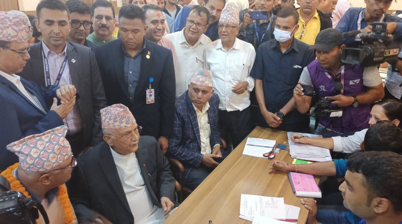 ओलीले गराए झापा–५ बाट उम्मेदवारी दर्ता