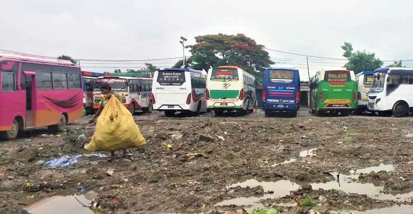 रामपुर नगर बसपार्कलाई व्यवस्थित गर्न माग