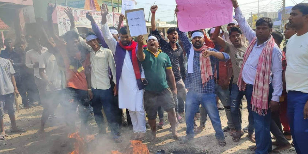 सर्लाहीमा ‘नो रोड नो भोट’ भन्दै उम्मेदवारलाई गाउँ छिर्न रोक