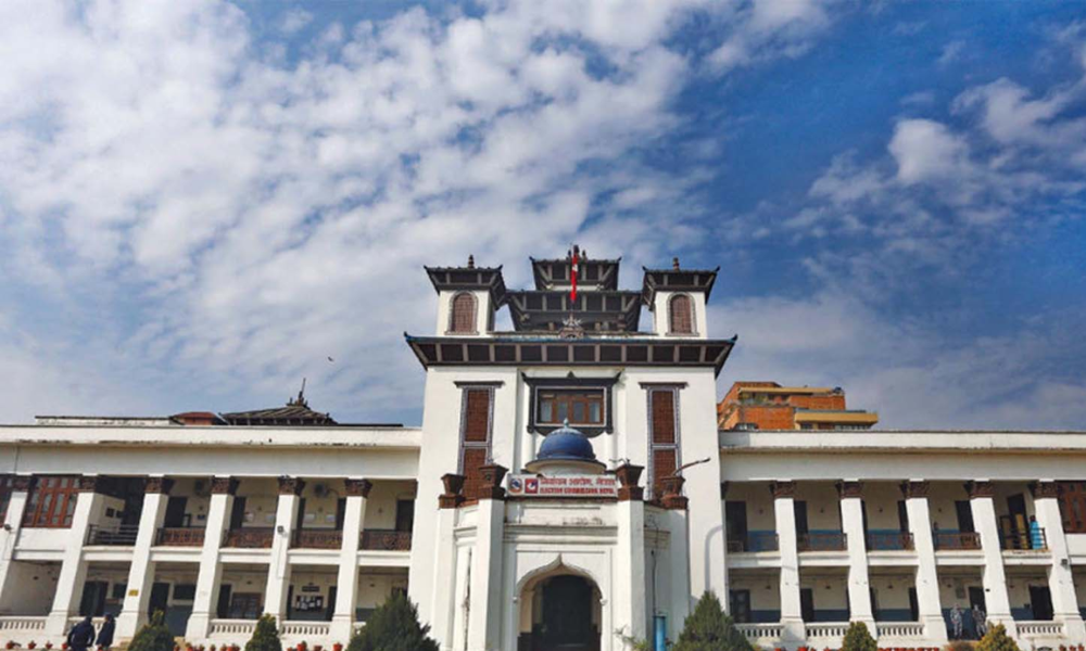 निर्वाचन आयोगले खरिद गरेको स्यानिटाइजर विषाक्त , प्रयोग नगर्न औषधी व्यवस्था विभागको कडा चेतावनी