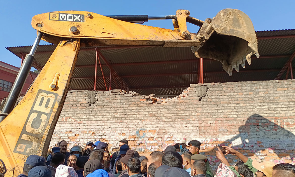 पशुपति क्षेत्र विकास कोषले गौशाला धर्मशालामा चलायो डोजर