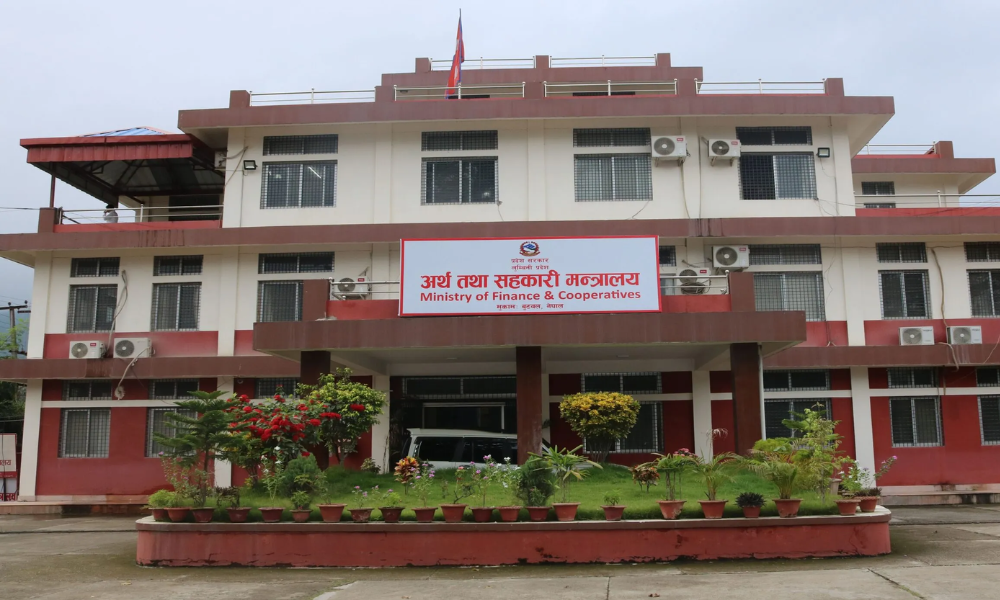 चुनावको मौका छोपेर लुम्बिनी सरकारले मुख्यमन्त्री कार्यालय र अर्थमन्त्रालय दाङ सार्न खोजेपछी...