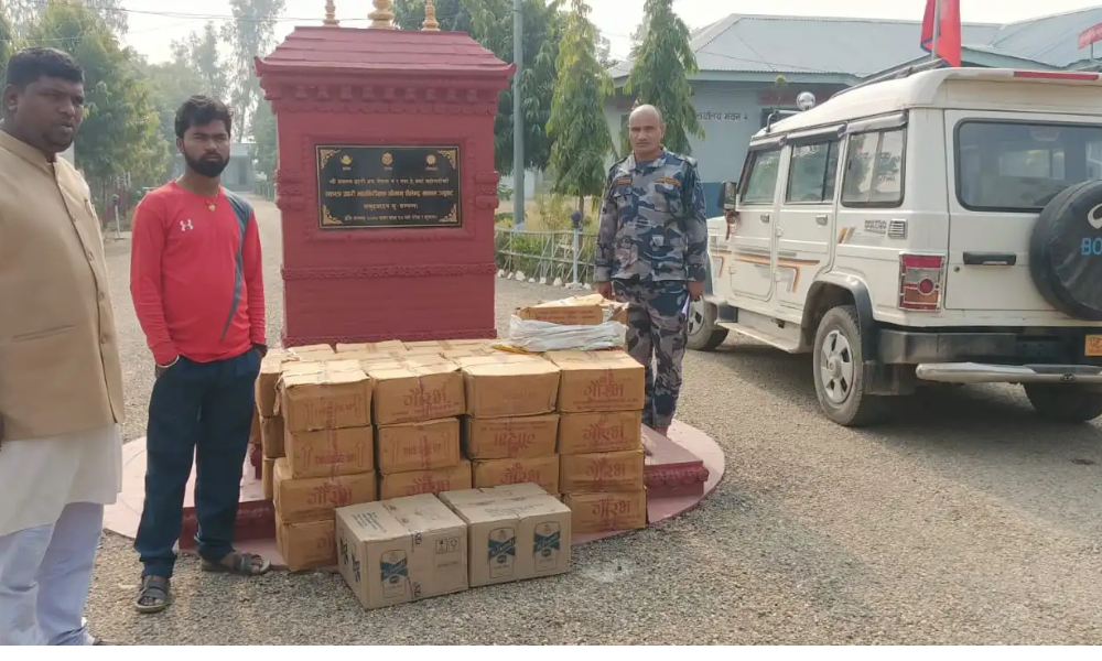 अवैध मदिरा बोकेको गाडीसहित दुईजना प्रहरी नियन्त्रणमा