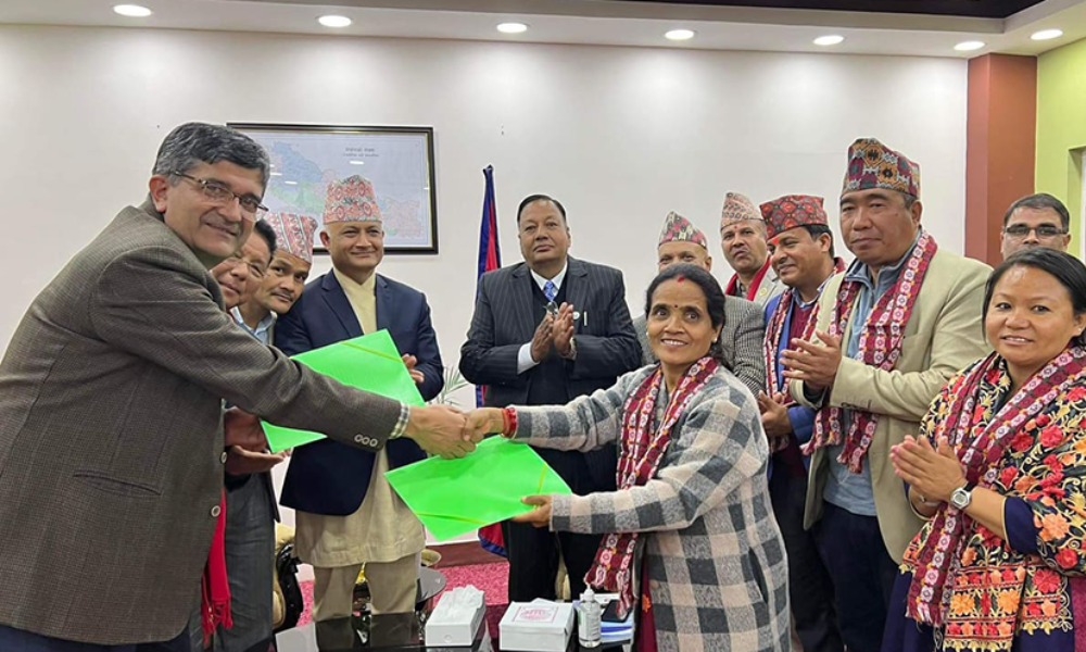 शिक्षा मन्त्रालय र गाउँपालिका राष्ट्रिय महासंघबीच १० वर्षे विद्यालय सुधार योजनाको कार्यान्वयन लागि समझदारी पत्रमा हस्ताक्षर