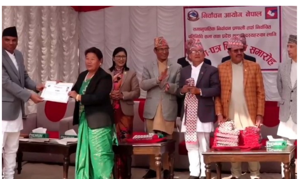 समानुपातिकतर्फका निर्वाचित सांसदहरुलाई निर्वाचन आयोगद्धारा प्रमाणपत्र वितरण