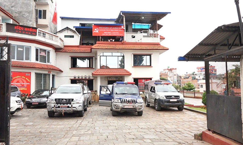 माओवादीले थाल्यो सरकार निमार्णका लागि  एमालेसँग संवाद