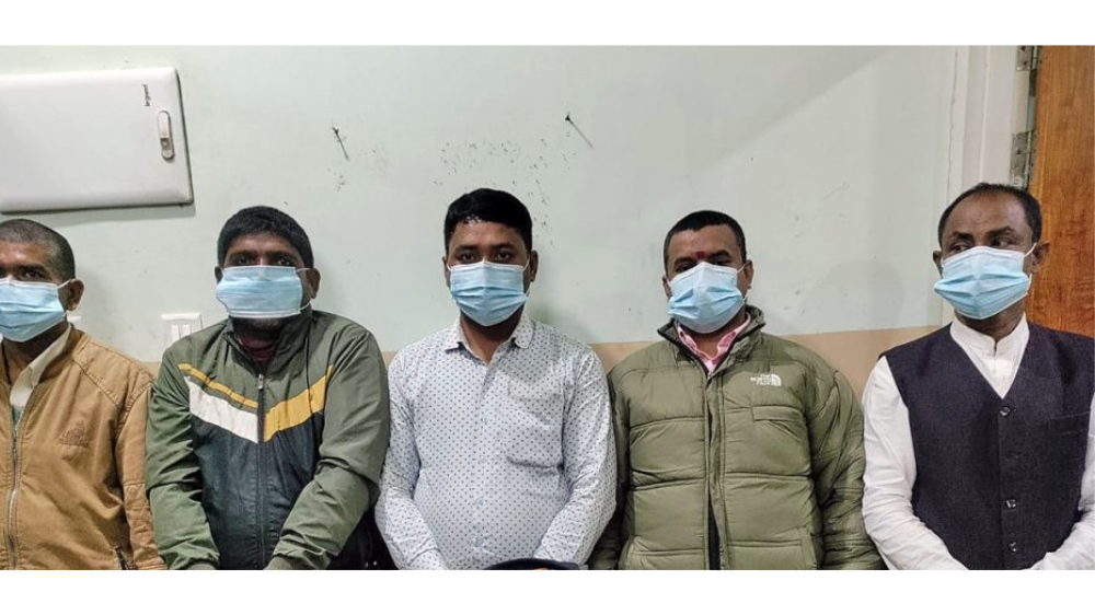 मालपोत कार्यालयबाट बिचौलिया पक्राउ