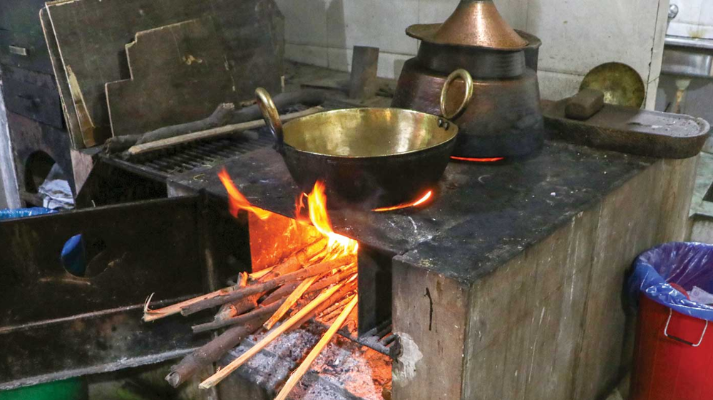 ५१ प्रतिशत परिवारले अझै पनि खाना पकाउन काठ/दाउरा प्रयोग  गर्छन्