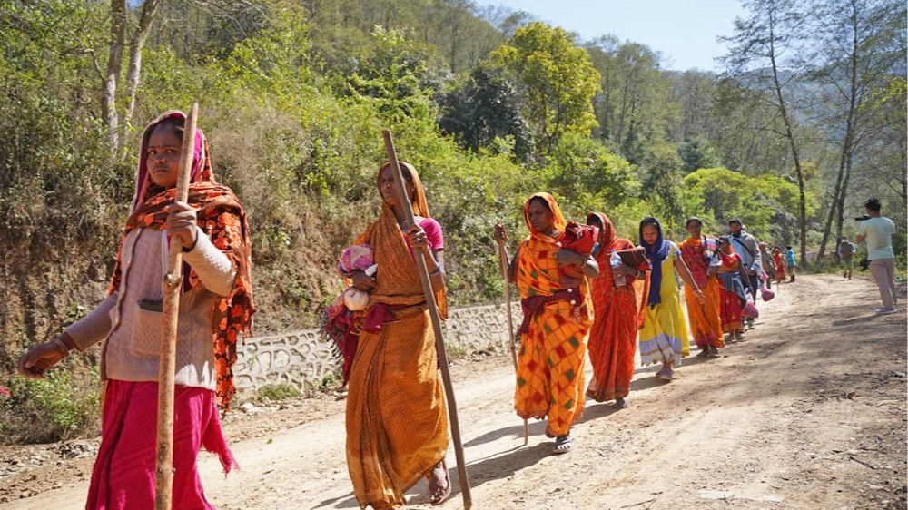 बालबच्चा बोकेर ११ दिन पैदलै हिँडेर मिटर ब्याज पीडित आइपुगे काठमाडौं