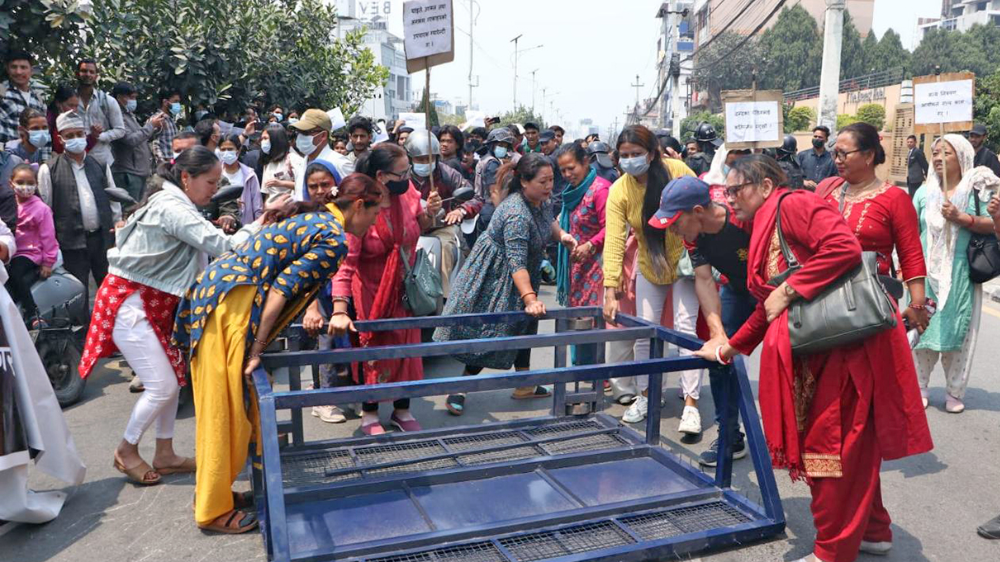 आन्दोलनरत द्वन्द्वपीडित  पक्राउ