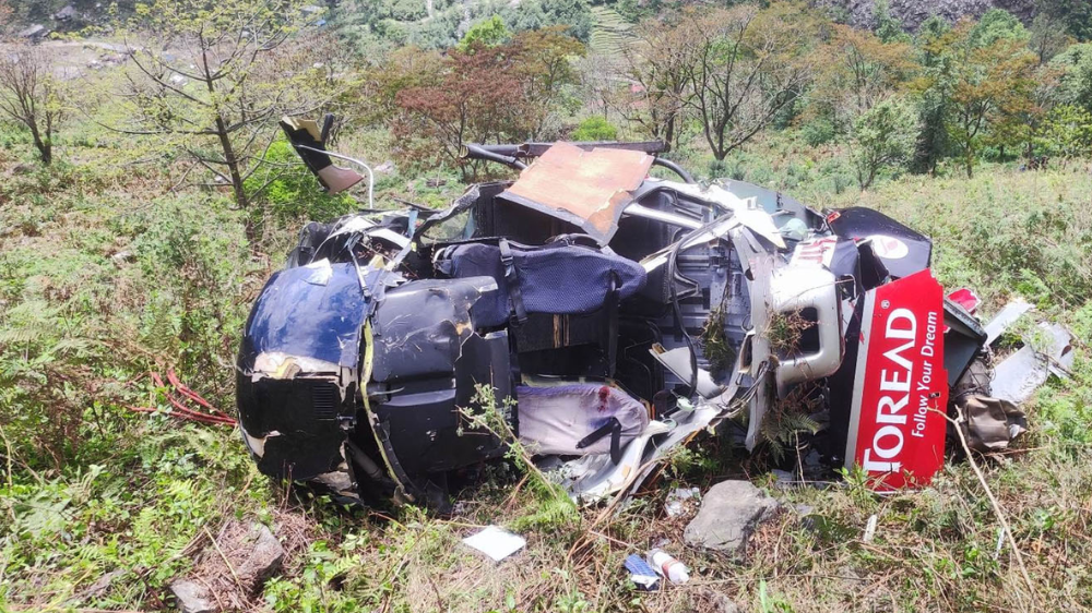 हेलिकप्टर दुर्घटनामा परी  घाइते भएका तीन जनालाई थप उपचारका लागि काठमाडौँ ल्याइयो