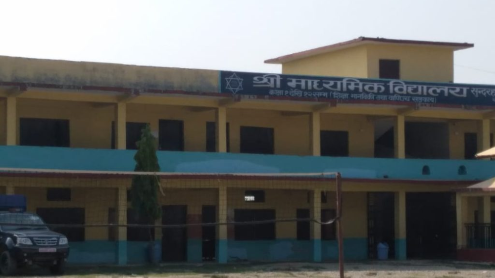 विद्यालयका लेखापाल शौचालयमा जलिरहेको अवस्थामा भेटिए