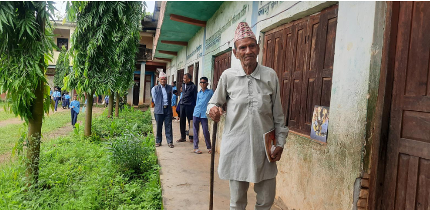 ९० वर्षीय डाँगीलाई विद्यालय जान उमेरले छेकेन