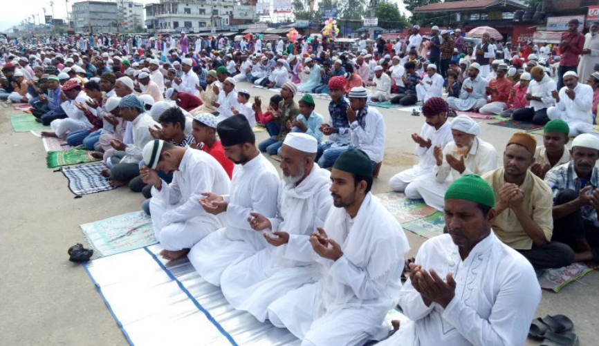 इस्लाम धर्मावलम्बीले आज इद मनाउँदै