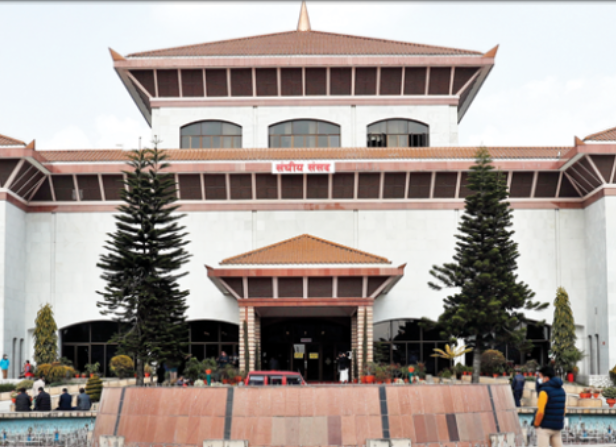 संसद भवनभित्र प्रहरीद्धारा आफ्नै कञ्चटमा गोली प्रहार गरी आत्महत्या