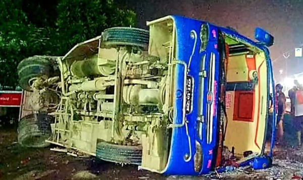 भारतको बिहारमा नेपाली तीर्थयात्री सवार बस दुर्घटना, ३० भन्दा बढी घाइते