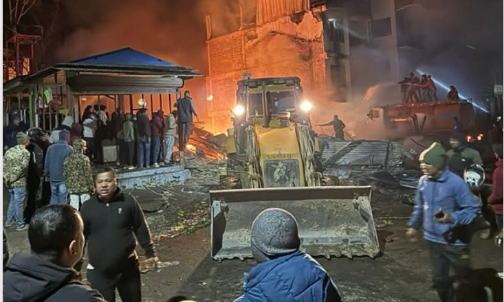 खाना पकाउने ग्यासबाट सल्किएको आगोले खोटाङको हलेसीका तीन घरमा क्षति