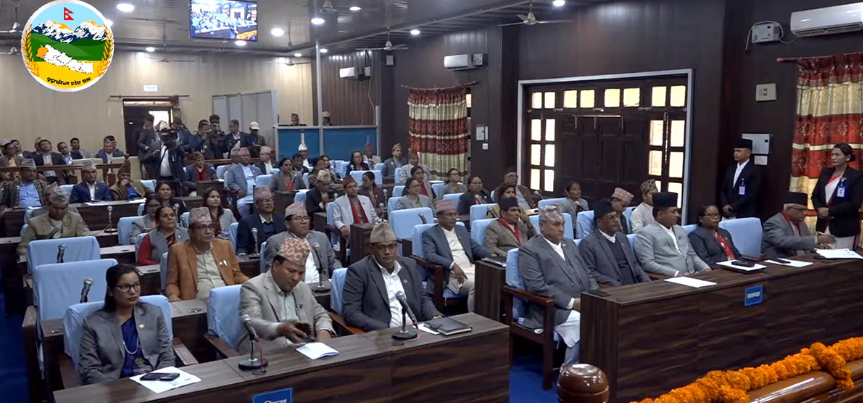 प्रदेश सभा सदस्यका लागि ल्यापटप खरिद गर्दै सुदूरपश्चिम