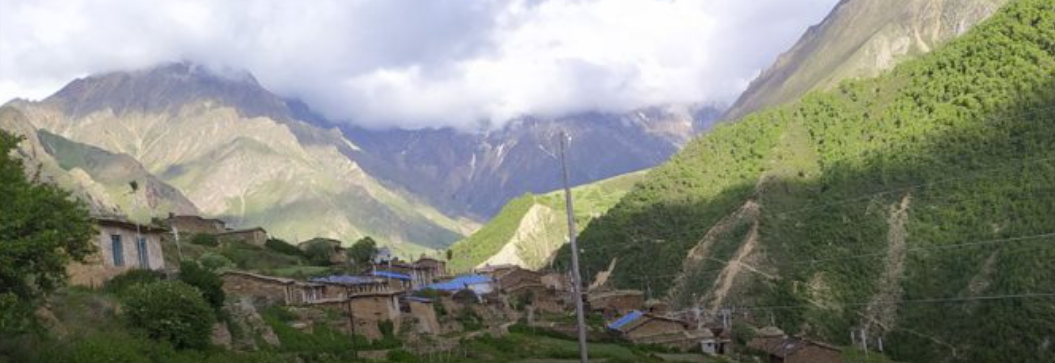 टिंकर गाउँमा छैन आधारभूत सेवा, पञ्चायतकालमा नेपाली बाटो, अहिले विदेशको भर
