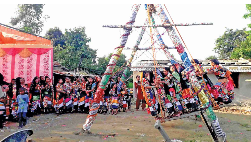 थारू समुदायमा ‘सावन डोला’ को रौनक