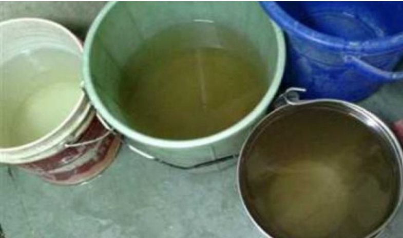 खोलाको दूषित पानी पिउन बाध्य कञ्चनपुरको दोमिल्लाका बासिन्दा