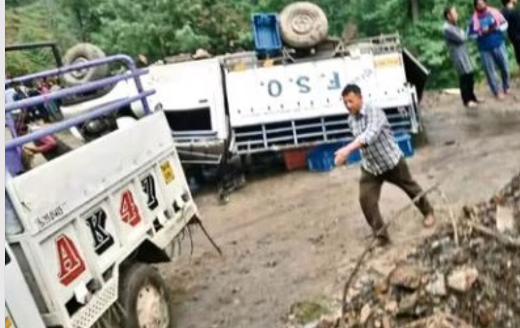 भारतको सिमलामा गाडी दुर्घटना  ४ जना नेपालीको ज्यान गयो