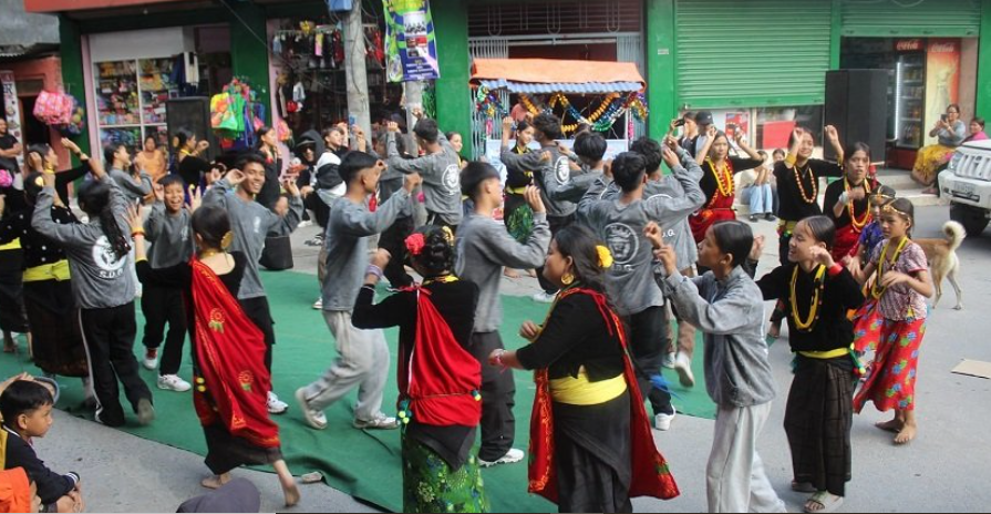 हराउँदै तिहारको मौलिकता : अङ्ग्रेजी र हिन्दी गीतमा देउसीभैलो