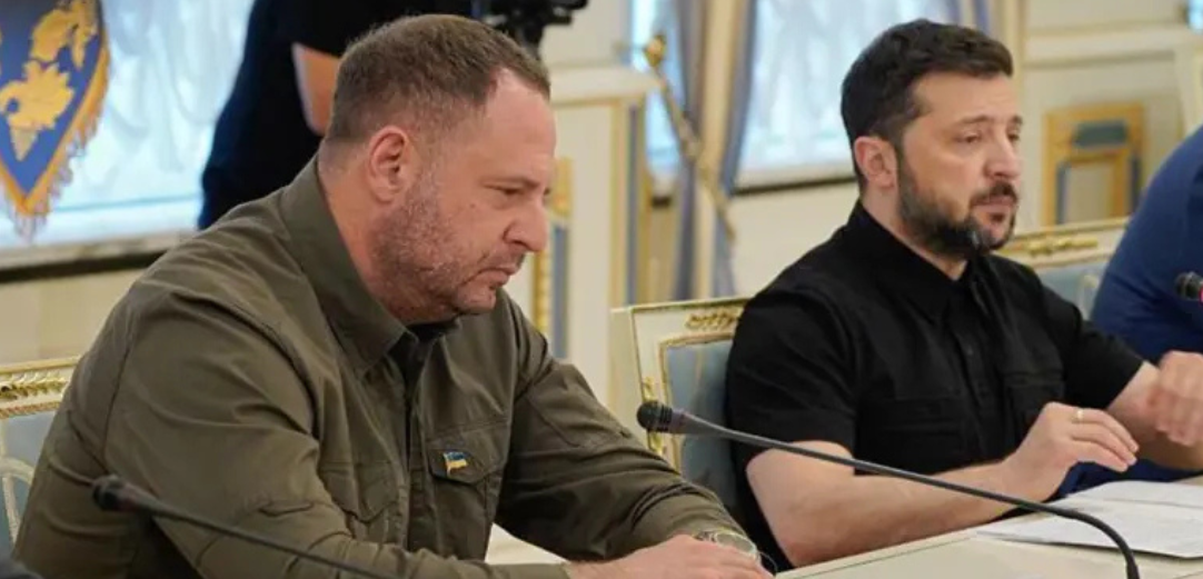 जेलेन्स्कीका चिफ अफ स्टाफको घरमा छापा