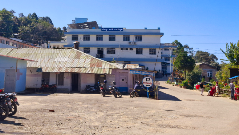 डडेल्धुरा अस्पताल विकास समितिका अध्यक्ष माथि गरेको दुर्व्यवहारको विरोधमा भोली देखि आकस्मिक सेवा वाहेक अरु सवै सेवा वन्द हुने