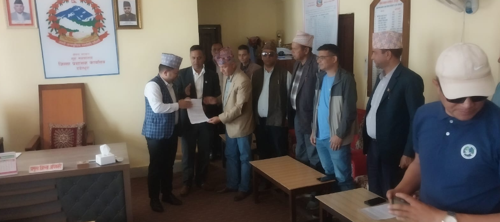 डडेल्धुराका राजनितिक दलले दियो प्रधानमत्री लाई ८ वुदे ज्ञापनपत्र