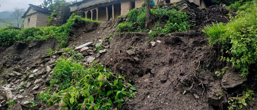 बर्खासँगै बाजुरामा बाढीपहिरोको त्रास