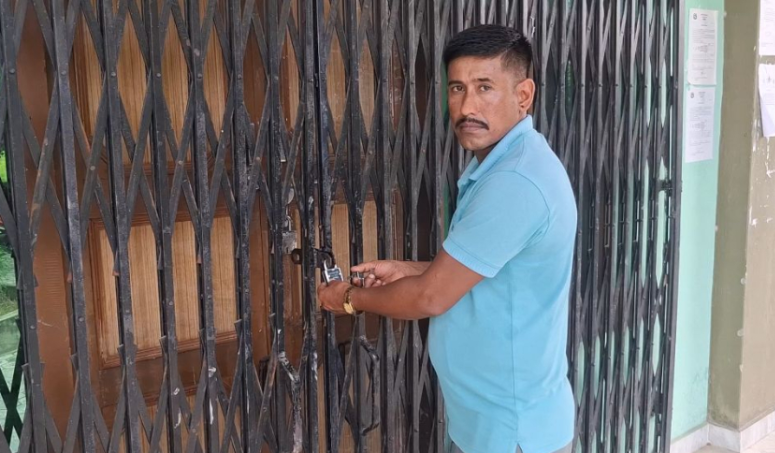 मल नपाएपछि धनगढी–११ का किसानले वडा कार्यालयमा लगाए ताला