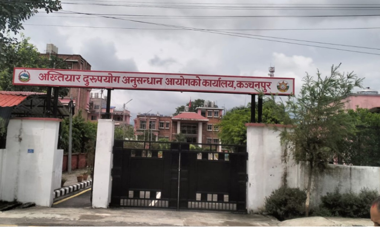 दुइलाख     घुस सहित विधालय व्यवस्थापन समिति सदस्य पक्राउ
