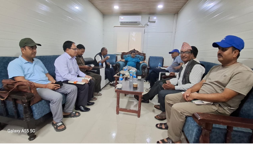 सुदूरपश्चिमका  मुख्यमत्री खगराज भट्ट सँग भेटघाट  भ्रष्टाचार वेथिति रोक्न आग्रह
