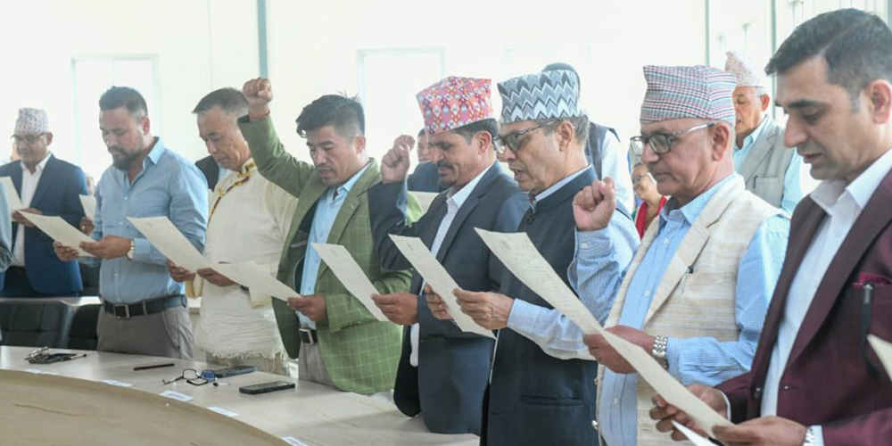 एमालेका मनोनीत केन्द्रीय सदस्यहरुले गरे शपथ ग्रहण