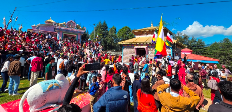डडेल्धुराको  उग्रतारा भगवती मन्दिरमा अष्टमी मेला