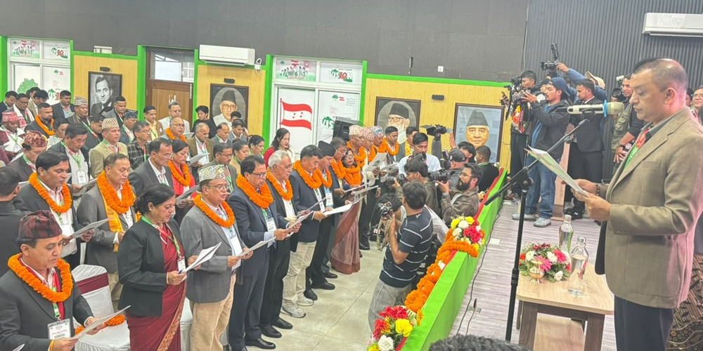 कांग्रेसको शपथ ग्रहण फरक ढाँचामा, प्रमाणपत्र वितरणसँगै गराइयो पदबहाली